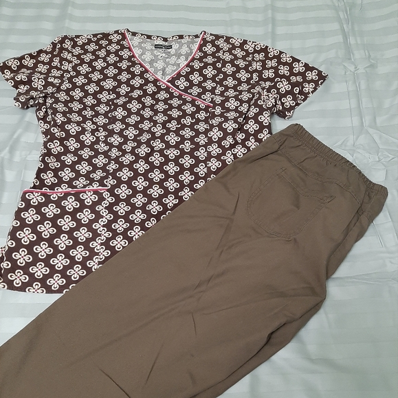 Marks work Warehouse scrubs (Shirt only) - Picture 3 of 3